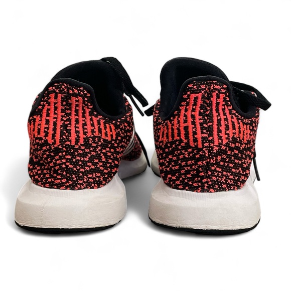 KID'S ADIDAS ORIGINALS SWIFT RUN J BLACK WHITE SIGNAL CORAL Sneaker Sz 4.5 Youth - Picture 2 of 6